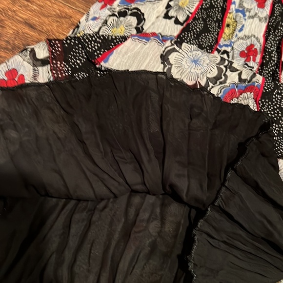 NWOT Bisou Bisou  super cute floral hippie pattern flowy chiffon top size XS ! - Picture 3 of 11